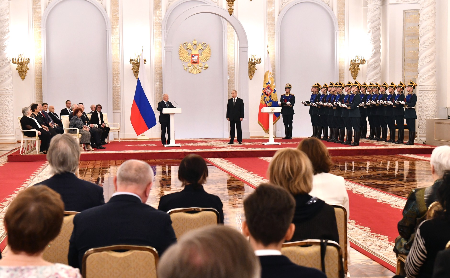 Губернатор Дмитрий Азаров поздравил Юрия Башмета с золотой звездой «Герой труда Российской Федерации»