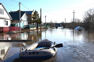 Вода била из-под земли 