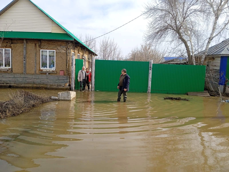 Вода била из-под земли 